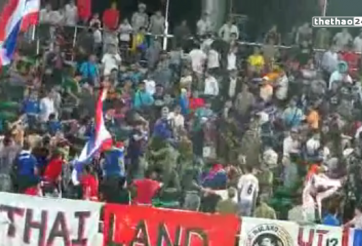 VIDEO: CĐV Thái Lan xung đột với nhân viên an ninh Lào