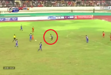 VIDEO: Tình huống cản phá như Manuel Neuer của thủ thành U19 Việt Nam