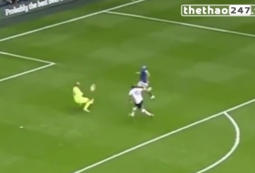 VIDEO: Pha bỏ lỡ khó tin của Harry Kane khi đối mặt thủ môn đối phương