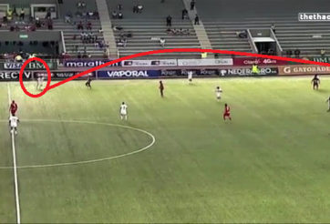 VIDEO: Siêu phẩm kiến tạo đầy bất ngờ từ khoảng cách 50m