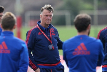 Vì sao cầu thủ MU và Van Gaal nảy sinh mâu thuẫn?