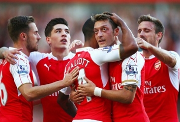 Arsenal 2-0 Stoke City: Ba điểm đầu tiên tại Emirates