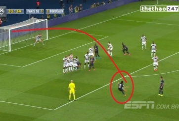 VIDEO: Pha sút phạt thành bàn đẳng cấp của Cavani