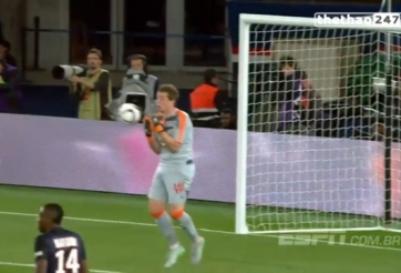 VIDEO: Pha bắt bóng nghiệp dư của thủ môn tại vòng 5 Ligue 1