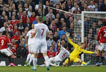 Chùm ảnh: Old Trafford nổ tung vì Martial