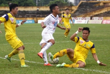 VIDEO: Cầu thủ SLNA dùng võ tiếp đối phương ở vòng 25 V-League