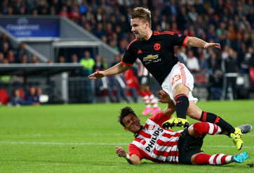 Pha vào bóng thô bạo khiến Luke Shaw của MU gãy chân