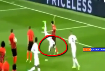 VIDEO: Pha ăn vạ thô thiển của Ramos ở trận mở màn Champions League