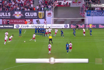 VIDEO: Pha dàn xếp đá phạt ấn tượng ở giải hạng 2 Đức