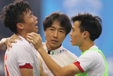 HLV Miura không bình luận về pha vào bóng của Ngọc Hải