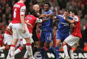 VIDEO: Những khoảnh khắc nảy lửa trong các trận derby giữa Chelsea vs Arsenal