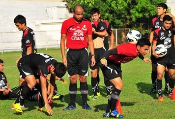 HLV Kiatisak và Choketawee làm lành sau tiệc giảng hòa