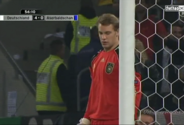 VIDEO: Bàn thua từ pha vồ ếch kinh điển của thủ thành Manuel Neuer