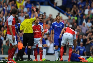 VIDEO: Tình huống dẫn đến chiếc thẻ đỏ thứ 2 của Arsenal