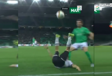 VIDEO: Pha lấy bóng đẳng cấp như trong truyện tranh Jindo