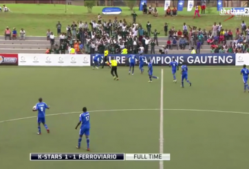 VIDEO: Tình huống thủng lưới hy hữu vì cả đội mải ăn mừng bàn thắng