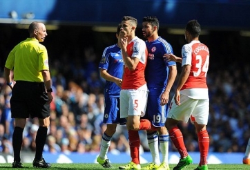 VIDEO: Costa dùng tiểu xảo dẫn đến chiếc thẻ đỏ trực tiếp của Arsenal