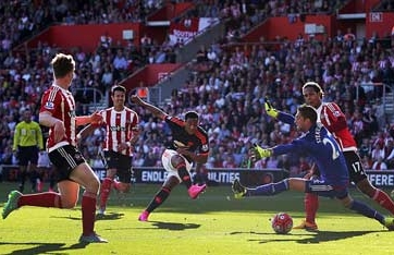 VIDEO: Martial xoay người ghi bàn đẹp mắt gỡ hòa cho MU