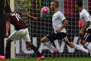 Video bàn thắng: AC Milan 3-2 Palermo (Vòng 4 Serie A)