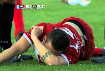 VIDEO: Pha kê chân 'rùng mình' của Tevez khiến đối phương nằm cáng