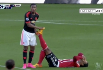 VIDEO: Hài hước với tình huống chữa chuột rút của Martial