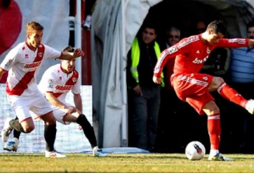 VIDEO: Những pha đánh gót ghi bàn đẳng cấp của làng bóng đá thế giới