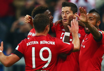 Lewandowski đi vào lịch sử trong ngày đại thắng của Bayern