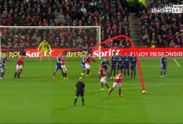 VIDEO: Andreas Pereira sút phạt như Beckham vào lưới Ipswich Town