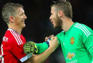 Schweinsteiger và hành động cực đẹp với De Gea
