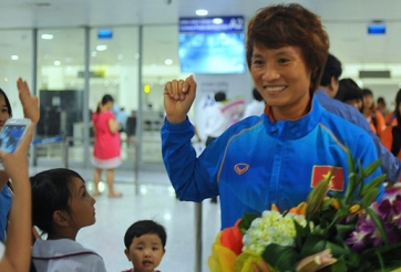 Minh Nguyệt: 'Không có NHM ra đón tuyển nữ là chuyện bình thường'