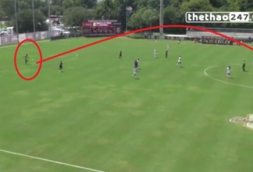 VIDEO: Nữ thủ môn ghi bàn ấn tượng từ tình huống phát bóng lên