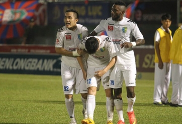 HLV Mai Đức Chung: 'Thanh Hào đáng ra phải nhận 2 thẻ đỏ'