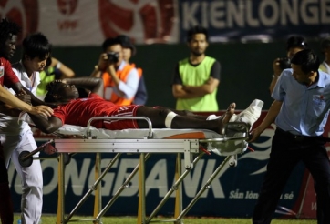 Thanh Hào đến bệnh viện thăm, Abass nghỉ khoảng 5 tháng