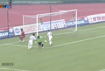 VIDEO: Pha phòng ngự 'hoảng loạn' của cặp trung vệ Thanh Hào - Văn Biển