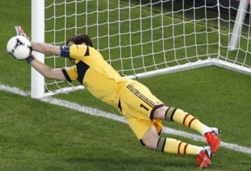 VIDEO: Casillas cứu thua xuất thần khiến HLV Mourinho 'đứng hình'