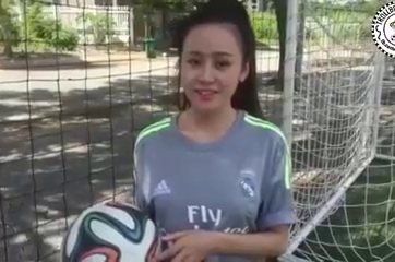 VIDEO: Choáng với khả năng am hiểu bóng đá của bà Tưng