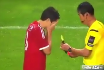 VIDEO: Tình huống phạt thẻ có 1 không 2 ở giải VĐQG Hàn Quốc