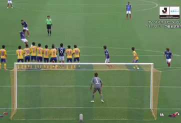 VIDEO: Nakamura sút phạt đẳng cấp ở tuổi 37