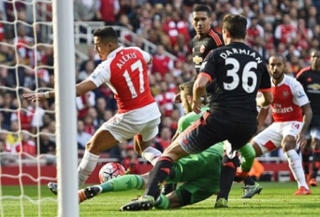 VIDEO: Sanchez đánh gót tinh tế hạ gục thủ thành De Gea