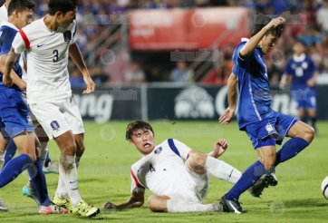 VIDEO: Những pha chơi xấu khiến CĐV Thái phẫn nộ của U19 Hàn Quốc