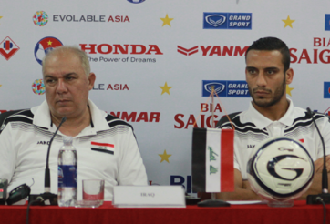 HLV Iraq ấn tượng với hàng tiền vệ của Việt Nam