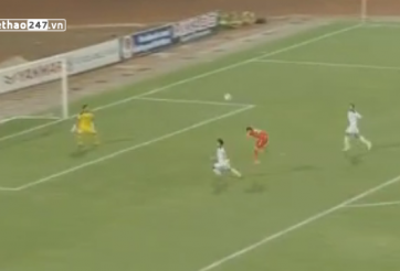 VIDEO: Huy Toàn và cơ hội nguy hiểm đầu tiên cho ĐT Việt Nam