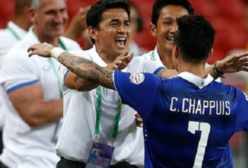 Kiatisak và học trò phát cuồng vì ĐT Việt Nam