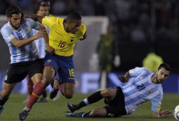 VIDEO: Pha tăng tốc trứ danh của Antonio Valencia trước hàng thủ Argentina