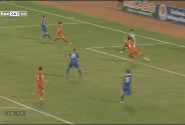 VIDEO: Bàn thắng phản lưới nhà của Đinh Tiến Thành - phút 57
