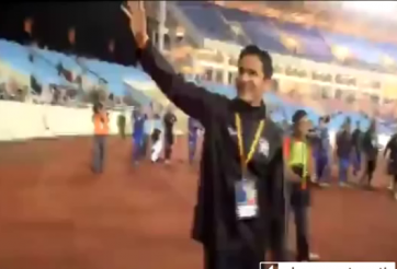 VIDEO: Hình ảnh đẹp của HLV Kiatisuk và các học trò sau trận đấu