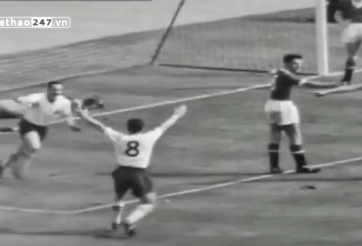 VIDEO: Cách ghi bàn gây ức chế người xem của bóng đá 'thời cổ xưa'