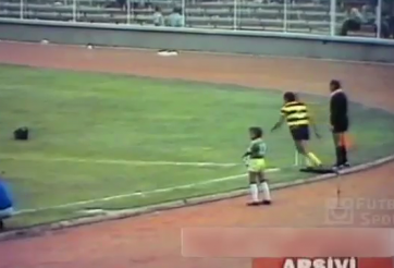 VIDEO: Bàn thua vô lý chưa từng thấy trong lịch sử bóng đá