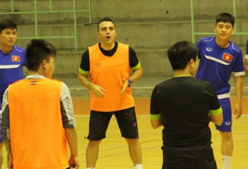 HLV Futsal Việt Nam rất tâm lý với học trò trước trận tranh HCĐ