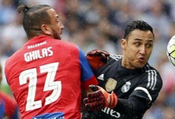 VIDEO: Thủ thành Keylor Navas lăn xả cản phá bằng mặt cho Real